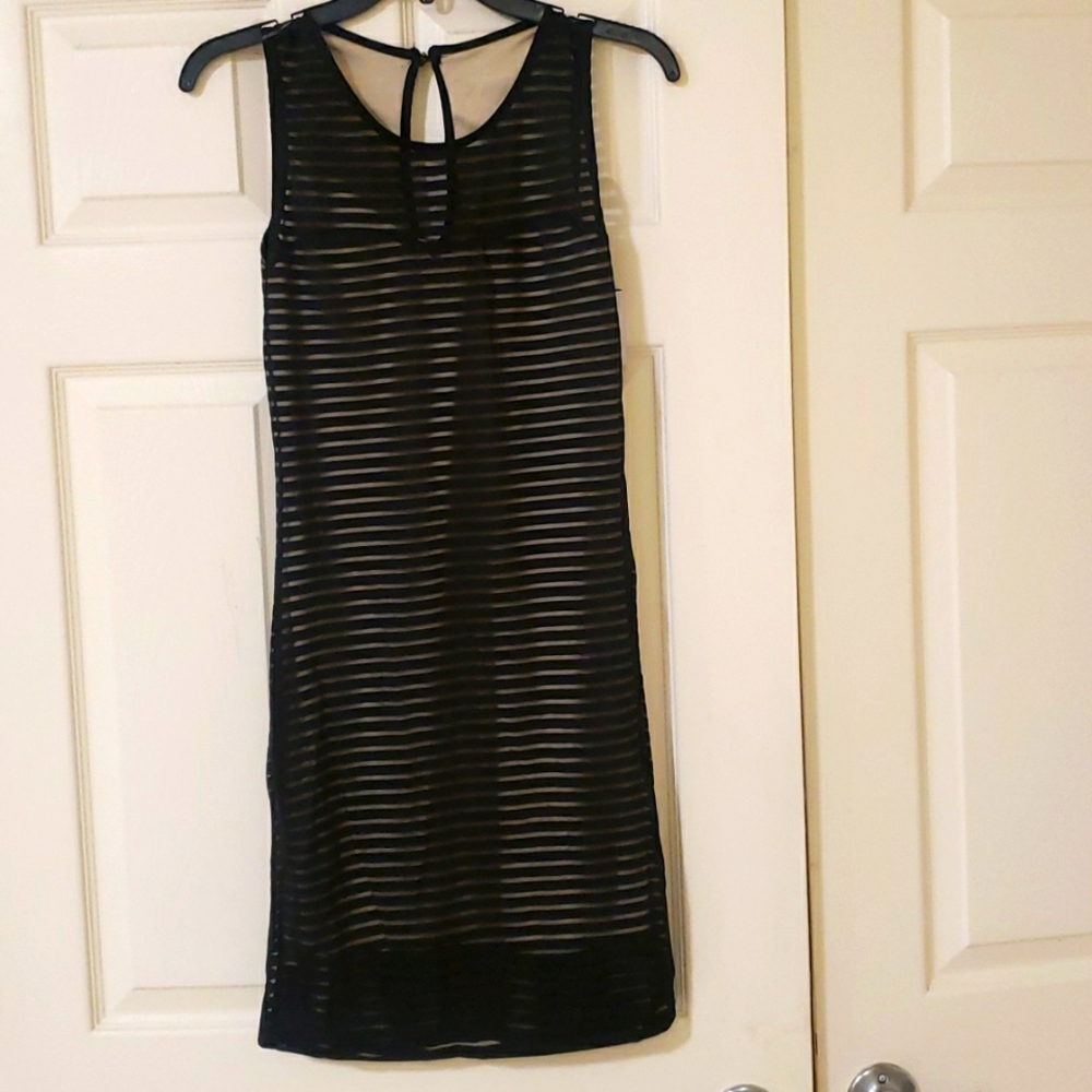 🤔😍 MYSTERIOUS CUTE BLACK AND TAN STRIPED DRESS